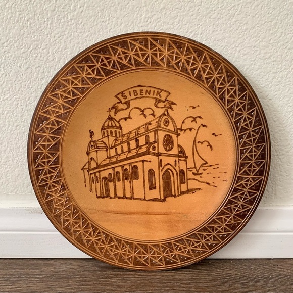 Wooden Decorative Plate with Šibenik Design - Picture 1 of 7